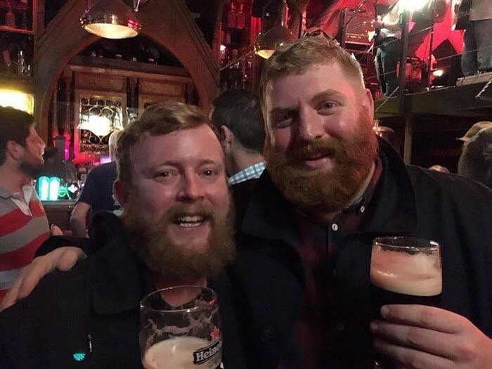 비행기에서 똑같이 생긴 사람 봄 | 인스티즈