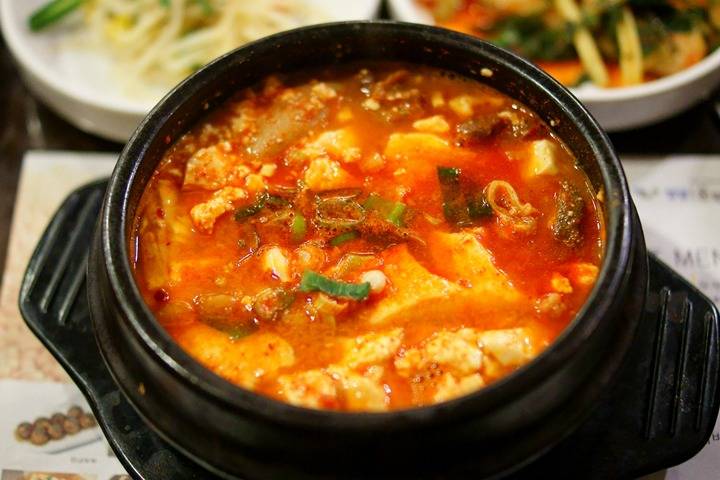 순두부찌개에 날계란 넣는다 vs 안넣는다 | 인스티즈