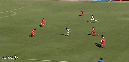 우리나라 대형 스트라이커 계보를 잇는 특급 유망주.gif | 인스티즈