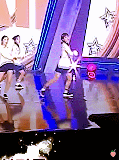 무대에서 제기차는 조이.gif | 인스티즈