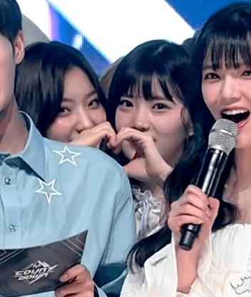 엠카 엔딩 이새롬-송하영.gif | 인스티즈