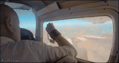 비행기에서 사진 찍는 방법.gif | 인스티즈