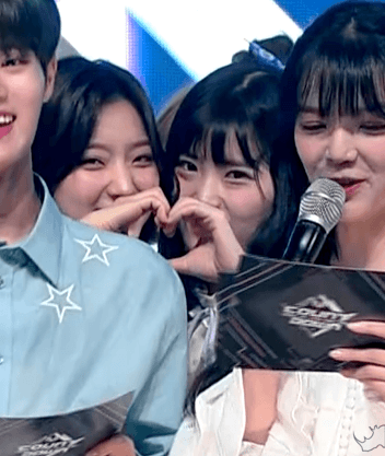 엠카 엔딩 이새롬-송하영.gif | 인스티즈