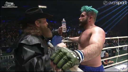 어제자 MMA 팬들의 향수를 자극했던 선수 | 인스티즈