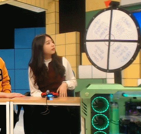 벌칙 돌림판 주작하다 걸린 소혜.gif | 인스티즈