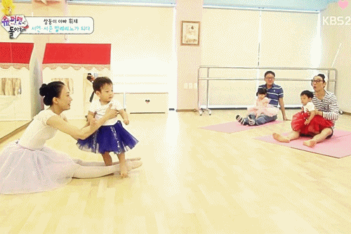 [슈퍼맨이돌아왔다] 선생님에게 뽈뽈뽈 걸어가 답싹 안기는 서언이ㅋㅋㅋ | 인스티즈