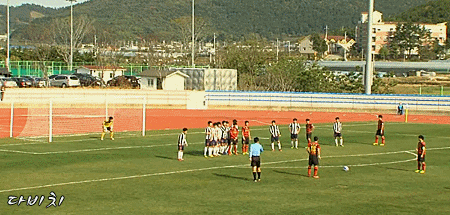 우리나라 대형 스트라이커 계보를 잇는 특급 유망주.gif | 인스티즈