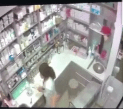 며칠전 포항 여자 약사를 칼로 마구 찌르는 남자.gif (잔인주의) | 인스티즈