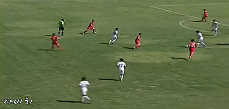 우리나라 대형 스트라이커 계보를 잇는 특급 유망주.gif | 인스티즈