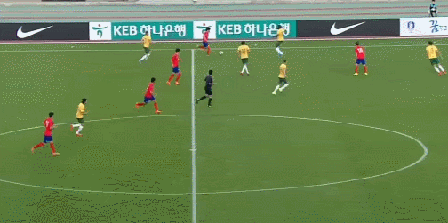 우리나라 대형 스트라이커 계보를 잇는 특급 유망주.gif | 인스티즈