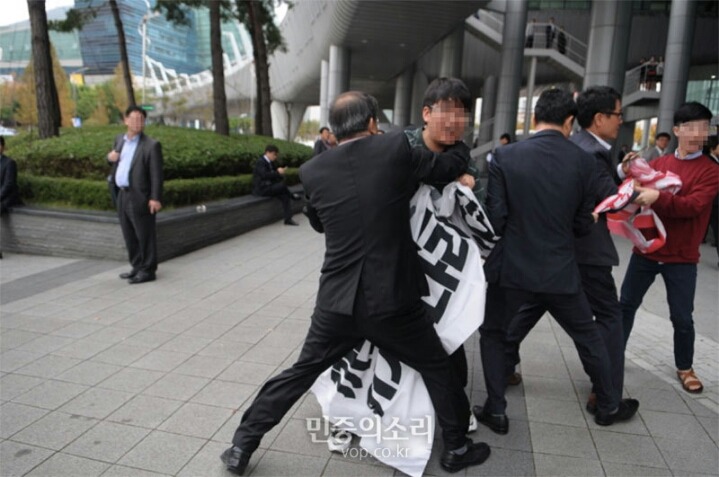 부산 백스코 박근혜 방문에 대학생 기습시위 벌임..! | 인스티즈
