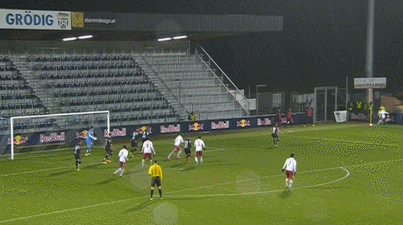 우리나라 대형 스트라이커 계보를 잇는 특급 유망주.gif | 인스티즈