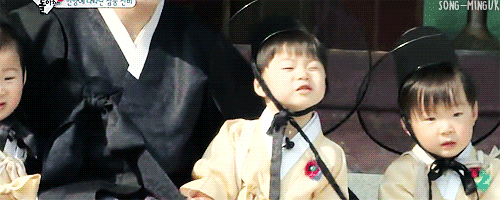 태어날때부터 윙크하던 아기 송만세.jpgif | 인스티즈