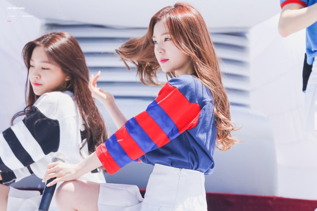 15년 어느날 무대의 아이린.jpg | 인스티즈