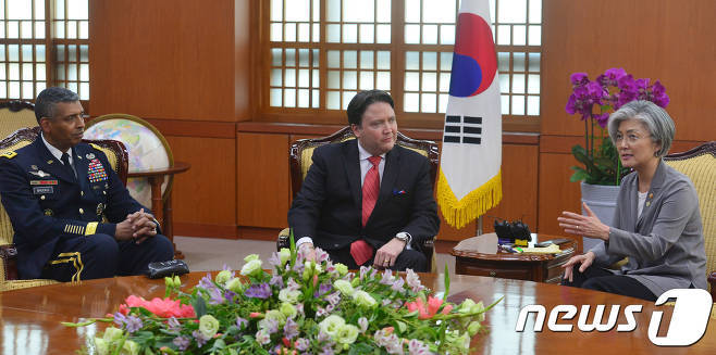 오늘자 강경화 외교부 장관.jpg | 인스티즈