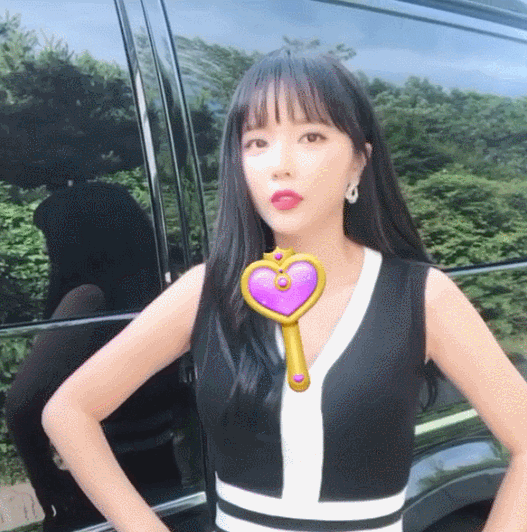 어플놀이 하는 홍진영 | 인스티즈