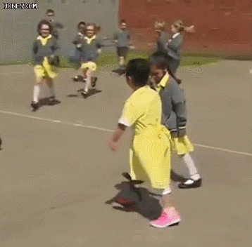 같은반 친구에게 다리가 새로 생겼다 gif | 인스티즈