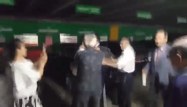 미국에서 안민석 의원 피습한 박근혜 부역자 단체 | 인스티즈