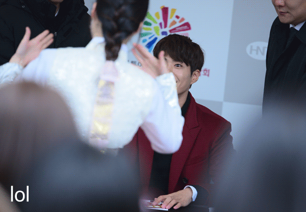 박보검 앞에서 애교 부리는 처자.gif | 인스티즈