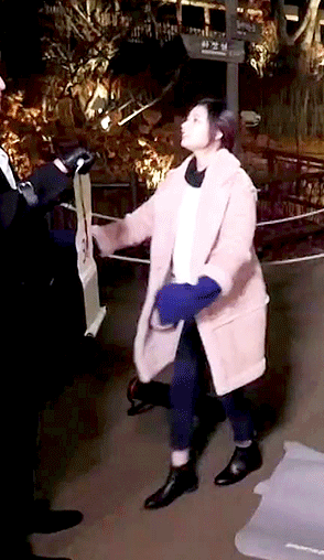 사나가 저표정으로 다가오면 | 인스티즈