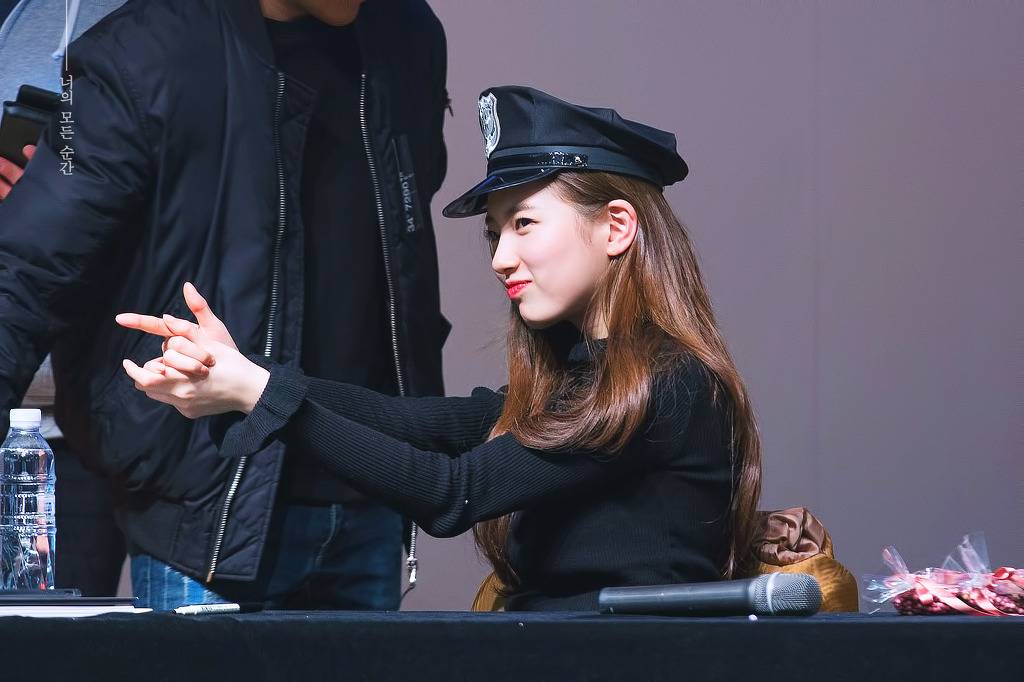 얼굴에서 빛이 나는 배수지.jpgif | 인스티즈