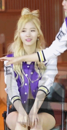 코 먹는 사나 gif | 인스티즈