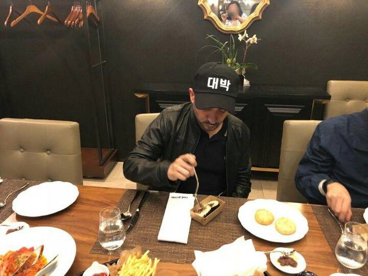 이와중에 분식먹는 쥬라기 월드 감독 ㅋㅋㅋㅋㅋㅋㅋㅋ | 인스티즈