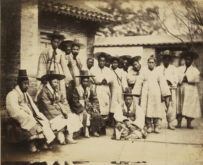 단체사진 찍는 148년 전 조상님들 | 인스티즈