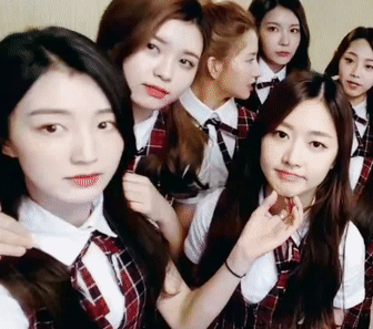 구구단 맏언니들 볼쌀잡이.gif | 인스티즈