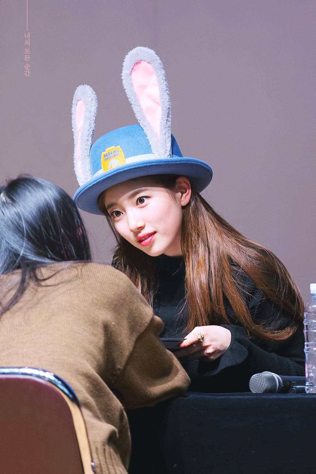 얼굴에서 빛이 나는 배수지.jpgif | 인스티즈