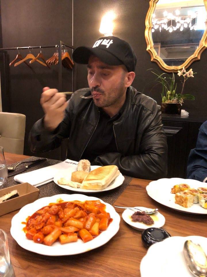 이와중에 분식먹는 쥬라기 월드 감독 ㅋㅋㅋㅋㅋㅋㅋㅋ | 인스티즈