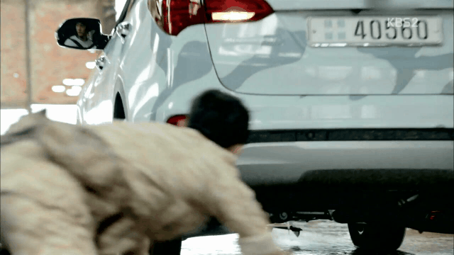 태양의 후예 찍다가 큰 사고 날 뻔한 송중기.gif | 인스티즈