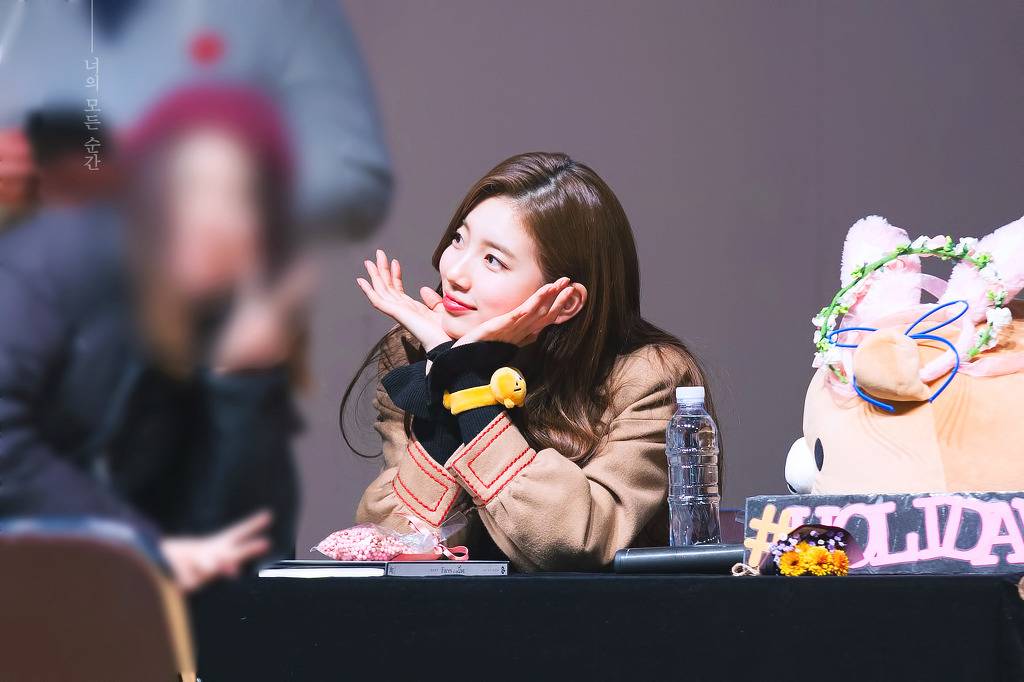 얼굴에서 빛이 나는 배수지.jpgif | 인스티즈