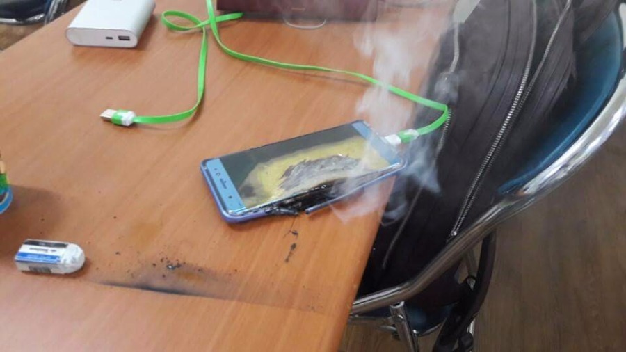 폭발해서 연기나는 국내 갤노트7.jpg | 인스티즈