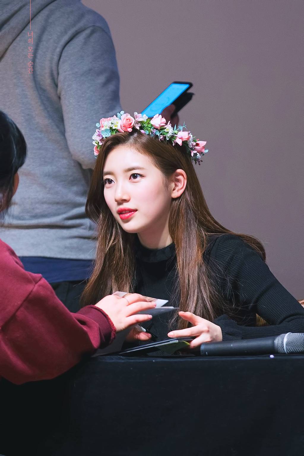 얼굴에서 빛이 나는 배수지.jpgif | 인스티즈