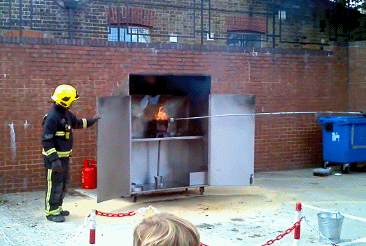 튀김하다 냄비에서 불났을 때 물 부으면 안되는 이유 | 인스티즈