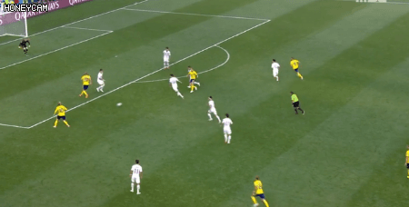 스웨덴전 장현수의 결정적인 패스미스 2개.gif | 인스티즈