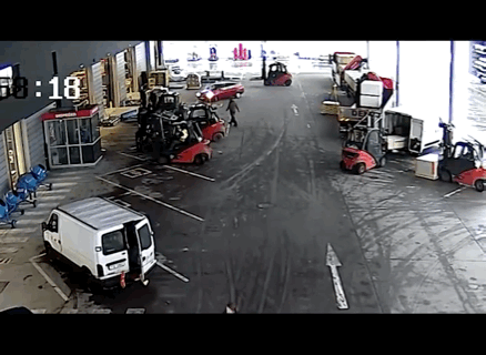 도둑을 대처하는 창고 직원들의 단합력 | 인스티즈