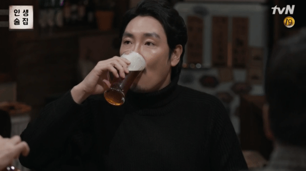 조진웅 맥주 원샷.gif | 인스티즈