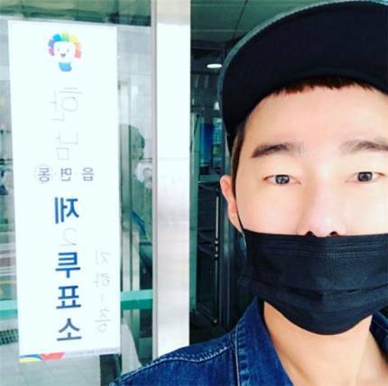 허지웅 투표 인증샷 | 인스티즈