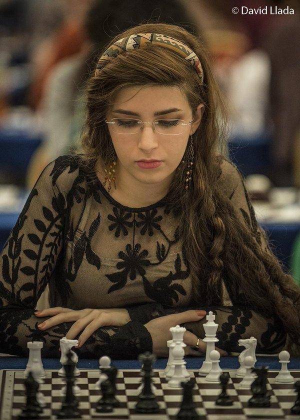 히잡을 거부한 이란의 체스 그랜드 마스터 | 인스티즈