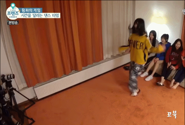 2배속 댄스에 심취한 여자친구 은하.gif | 인스티즈