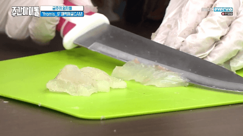 주간아이돌 MC 들을 현실 놀라게한 개인기.gif | 인스티즈