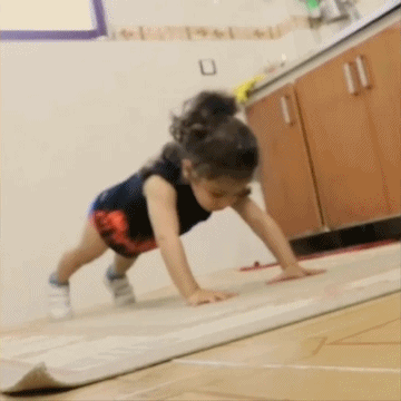 운동 잘하는 꼬맹이.gif | 인스티즈