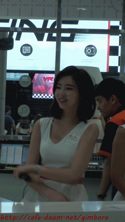 단발이 잘 어울리는 김보라님 | 인스티즈