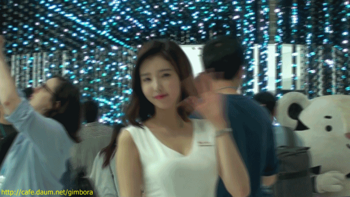 단발이 잘 어울리는 김보라님 | 인스티즈