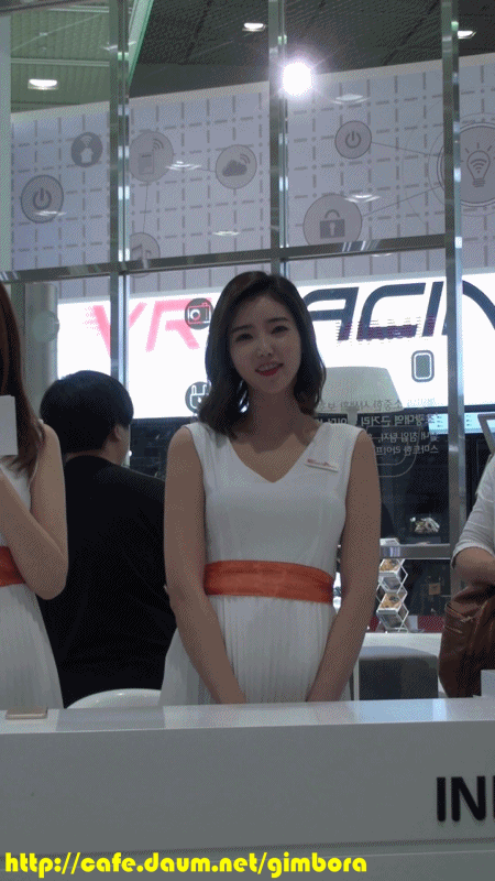 단발이 잘 어울리는 김보라님 | 인스티즈