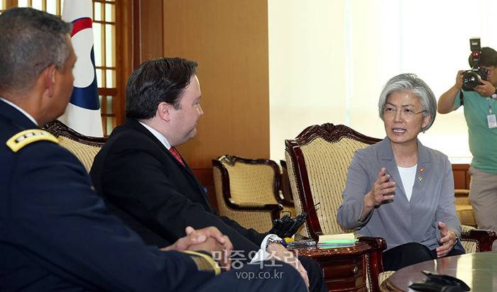 오늘자 강경화 외교부 장관.jpg | 인스티즈