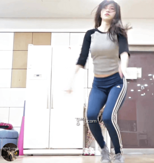 레깅스입고 안무 연습하는 코코소리 소리.gif | 인스티즈