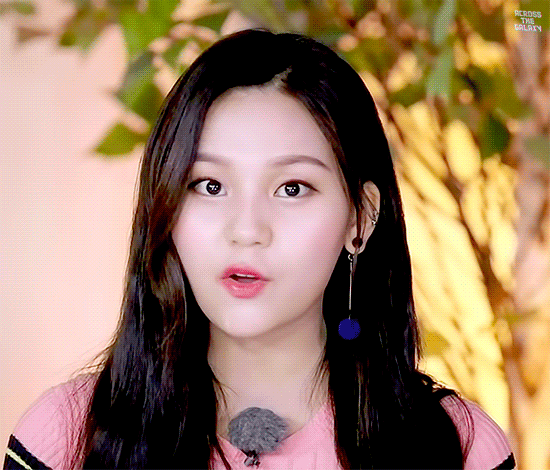 스웨덴전까지 약 3시간 남아서 여자친구 엄지.jpg.gif.미모 ㅓㅜㅏ | 인스티즈